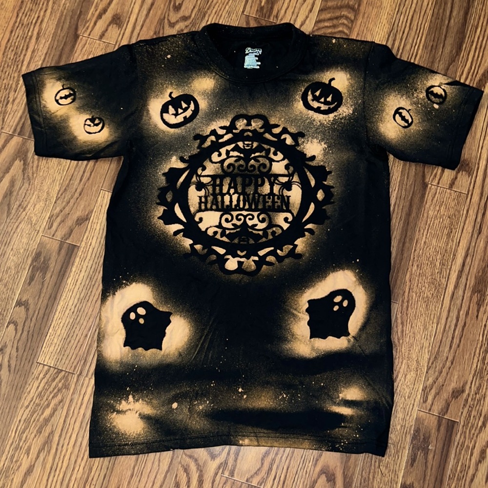 Halloween bleached shirt size Adult small